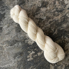 Load image into Gallery viewer, Devonia 4ply 100g